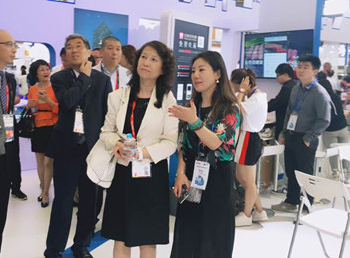 “智在必得”——网班教育亮相2017上海国际信息消费博览会